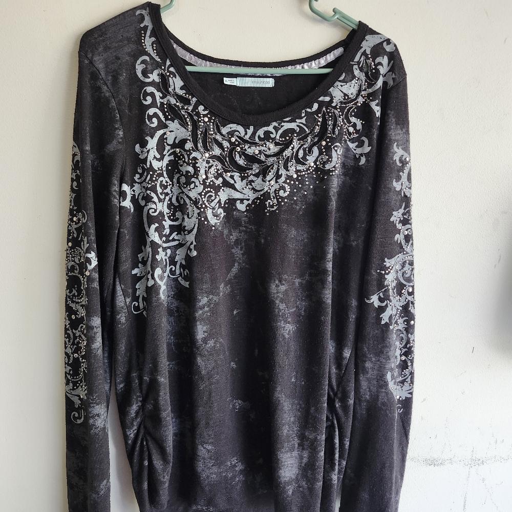 Womens Size Xl Maurices Black and Gray Women's Top Rhinestones